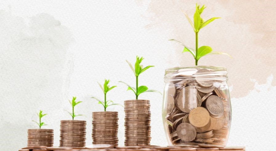 Stacks of coins with plants growing taller, ending in a jar filled with coins and a larger plant, symbolizing combined Lump-Sum and SIP investments